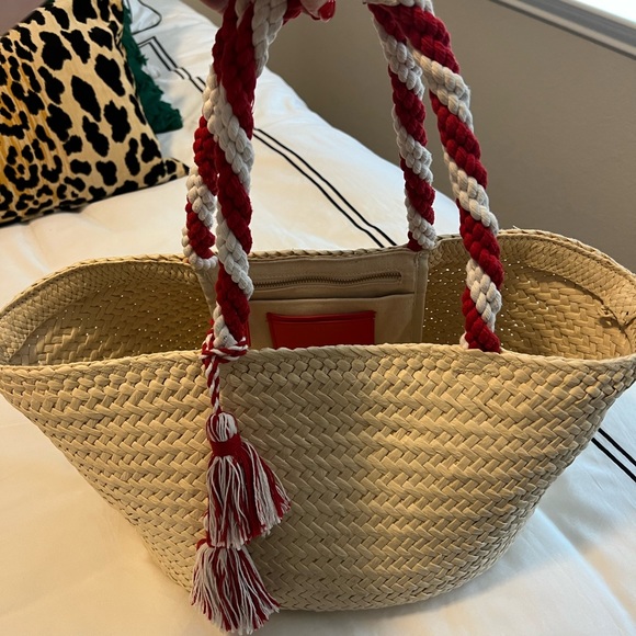 Gap, Straw tote bag with Red and white tassels and handles!  Zipper pouch! - Picture 3 of 4